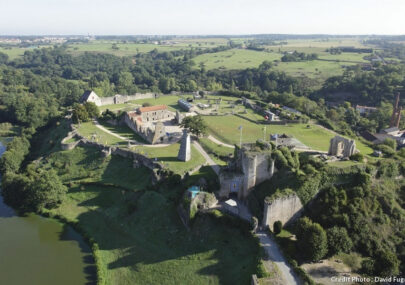 Chateau de Tiffauges près du Domaine de l'Oiselière