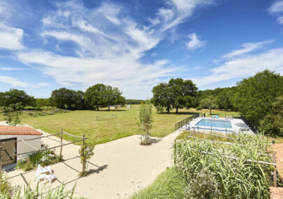 plaine piscine ciel bleu