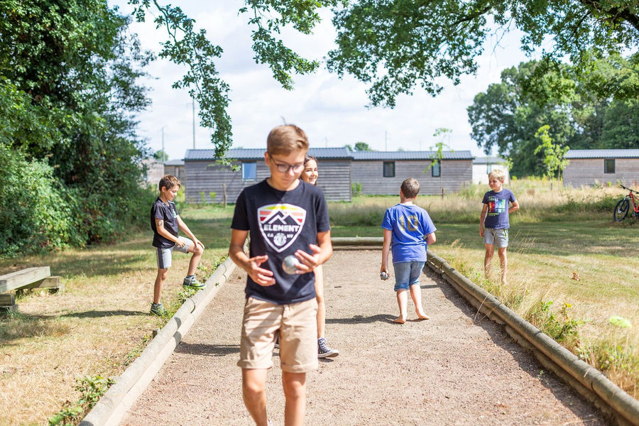 Comment jouer à la pétanque avec des enfants ?