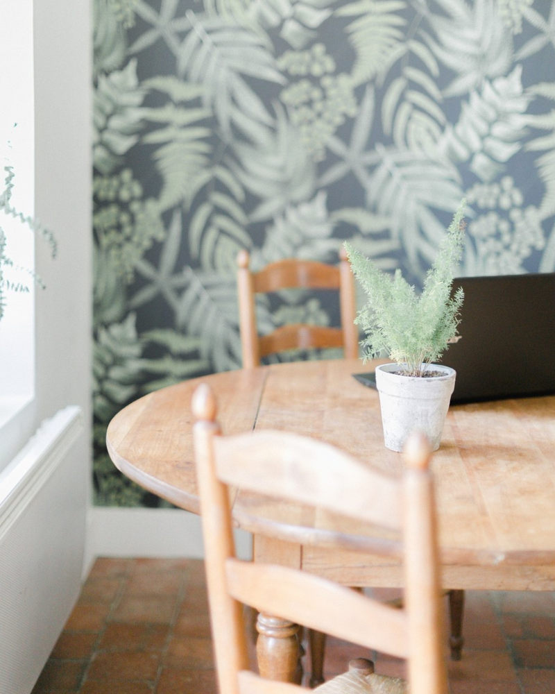 bureau accueil hiver table bois et couleurs vertes